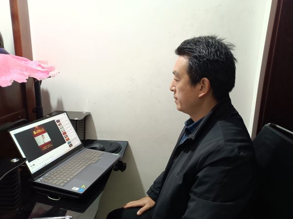 党员收看1.jpg 党员收看1.jpg
